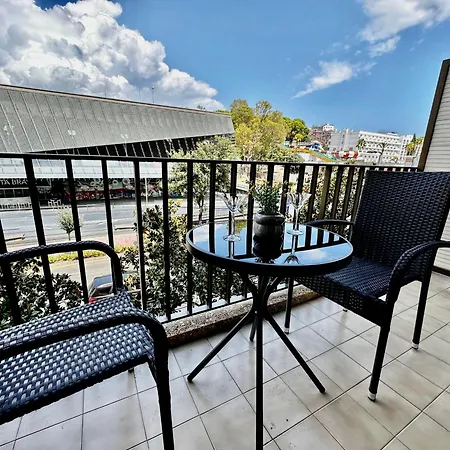 Newly Renovated Apartment, 6 Mins To The Appartamento