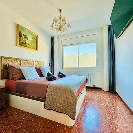 Newly Renovated Apartment, 6 Mins To The Apartament
