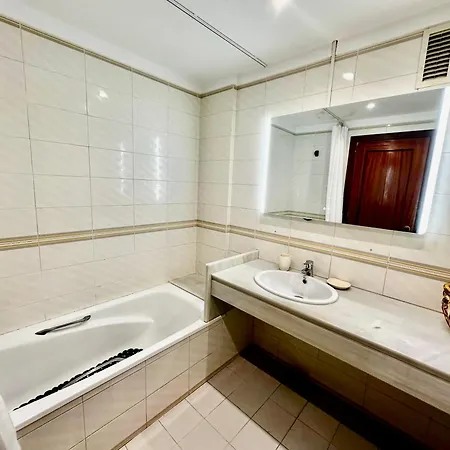 Appartamento Newly Renovated Apartment, 6 Mins To The Lloret de Mar