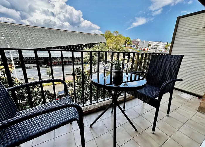 Newly Renovated Apartment, 6 Mins To The アパート