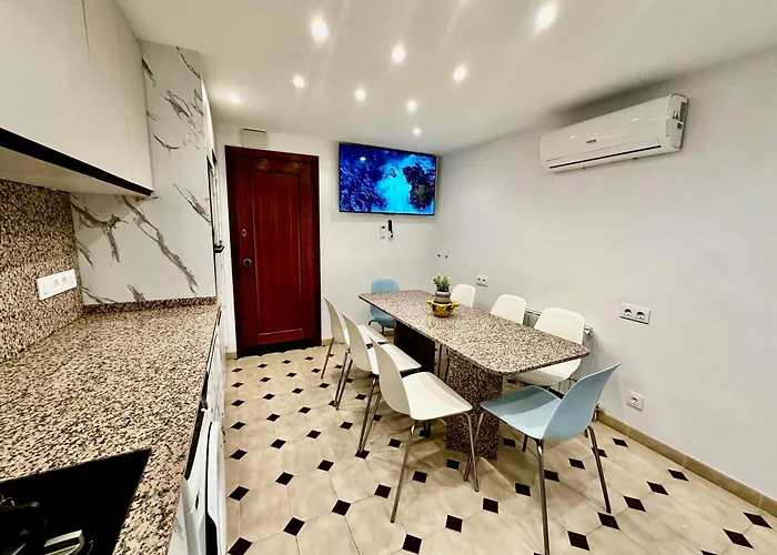 アパート Newly Renovated Apartment, 6 Mins To The リョレート・デ・マル