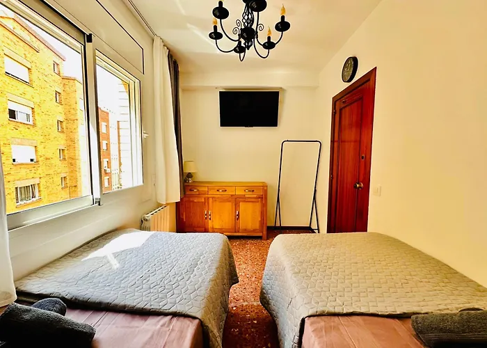Newly Renovated Apartment, 6 Mins To The リョレート・デ・マル