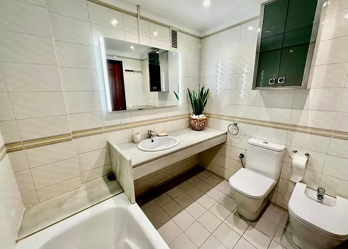 Newly Renovated Apartment, 6 Mins To The リョレート・デ・マル