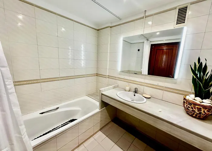 アパート Newly Renovated Apartment, 6 Mins To The リョレート・デ・マル